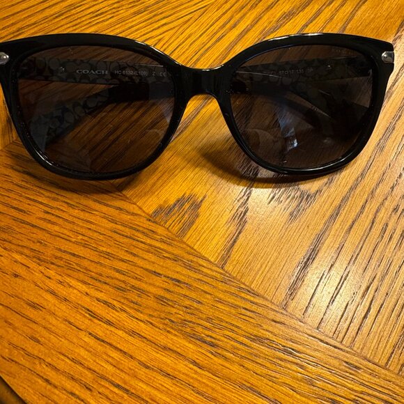 COACH SUNGLASSES WOMENS  HC8132 L109 BNWOT WITH CASE - Picture 5 of 9